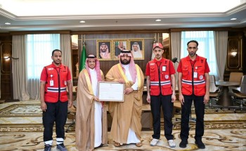 أمير جازان يتسلّم التقرير السنوي لـ«الهلال الأحمر».. ويشيد بجهوده في تعزيز «السلامة الإسعافية» أمير جازان يتسلّم التقرير السنوي لـ«الهلال الأحمر».. ويشيد بجهوده في تعزيز «السلامة الإسعافية»
