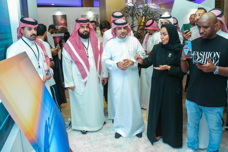 الخبر تكشف معالمها بمشاركة 45 مصور في معرض استكشف الخبر