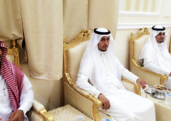 عدد من الشعراء والاعلاميين بضيافة الشيخ “محمد الشويلعي” بفيضة اثقب. عدد من الشعراء والاعلاميين بضيافة الشيخ “محمد الشويلعي” بفيضة اثقب.