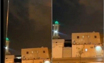 بعد وقف صلاة الجمعة والجماعة .. بالفيديو: مؤذن يبكي في أحد مساجد المملكة أثناء تلاوة “صلوا في رحالكم”