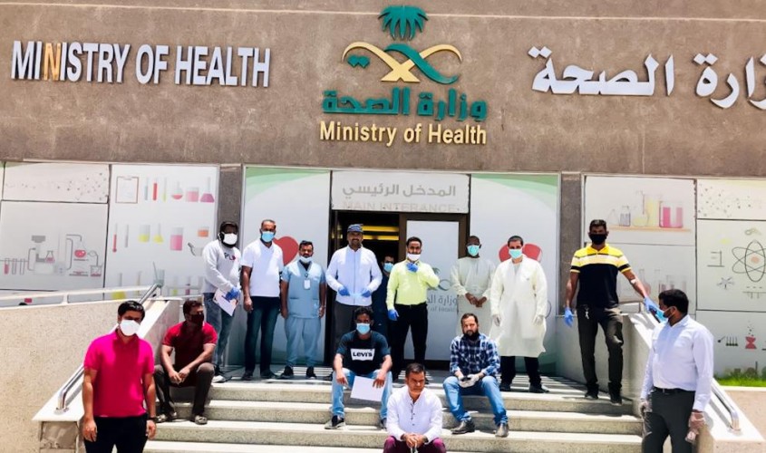 الجالية الهندية في حفر الباطن تشارك بالتبرع بالدم في اليوم الوطني الـ90