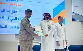 مدير مستشفى الملك سلمان للقوات المسلحة بالشمالية الغربية يُكّرم ” تخصصي تبوك “
