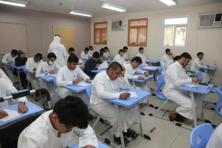 «التعليم» تحسم الجدل.. منع إسناد لغتي والرياضيات والعلوم لغير المتخصصين