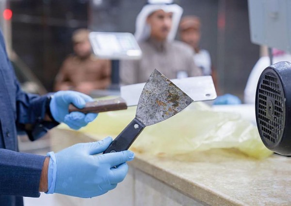 أمانة منطقة الجوف تضبط 3 مخالفات في منشآت غذائية ببلدية زلوم أمانة منطقة الجوف تضبط 3 مخالفات في منشآت غذائية ببلدية زلوم