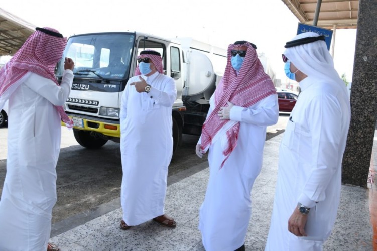 في اليوم الأول لإغلاق السوق .. وكيل الأمين للخدمات يتفقد أعمال الصيانة والتنظيم بسوق الخضار والفواكه المركزي