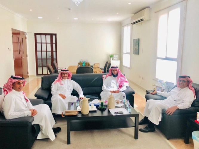 القحطاني يباشر مهام عمله مديرًا لتعليم الخبر‬