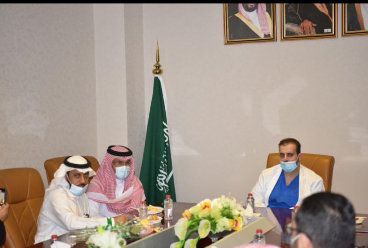 صحافيو الوطن في زيارة لمستشفى الملك سلمان ويهنؤونه على الرقم صفر