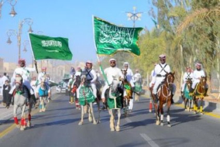 مسيرة الخيول” تجوب شوارع عرعر احتفالاً باليوم الوطني 92