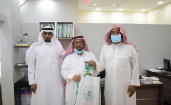 الصحفي “إبراهيم النعمي” يزور جمعية التنمية الأسرية بـ”صبيا” .. ويستمع لأهدافها والفئة المستهدفة لها! الصحفي “إبراهيم النعمي” يزور جمعية التنمية الأسرية بـ”صبيا” .. ويستمع لأهدافها والفئة المستهدفة لها!