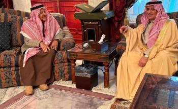 أمير تبوك يزور الشيخ أحمد الخريصي في منزله أمير تبوك يزور الشيخ أحمد الخريصي في منزله