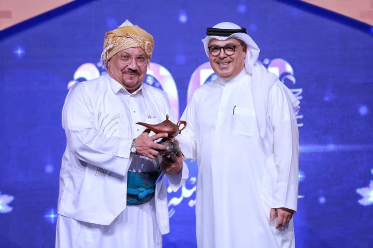 ملتقى الشارقة للراوي الدولي يكرم السعودي خالد زيني (حكواتي الحجاز )