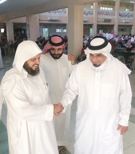 محافظ الريث يتفقد سير الاختبارات بمجمع آل مشحنة التعليمي
