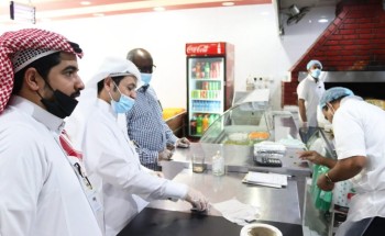 “آل مصمع” في جولات ميدانية على الأسواق والمطاعم ويتابع عمليات التعقيم في رجال ألمع “آل مصمع” في جولات ميدانية على الأسواق والمطاعم ويتابع عمليات التعقيم في رجال ألمع