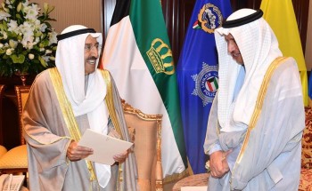 أمير الكويت يعاتب الشيخ “جابر المبارك” بعد اعتذاره عن رئاسة الحكومة: يؤسفنا أن تعتذر.. وأنت أكبر من الكرسي