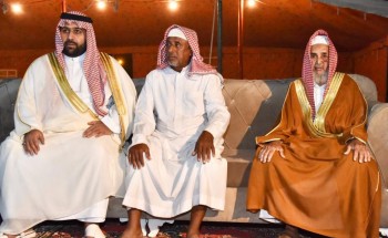سمو نائب أمير جازان ينقل تعازي القيادة لوالد وذوي الشهيد جندي أول كليبي.