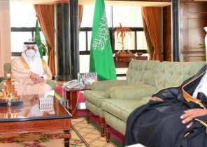أمير تبوك يستقبل مدير ميدان الهجن بالمنطقة أمير تبوك يستقبل مدير ميدان الهجن بالمنطقة