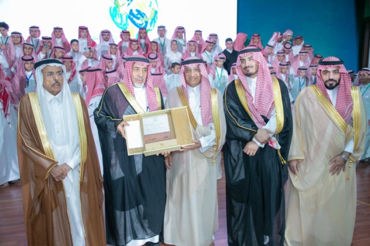 وزير التعليم يرعى جائزة إبراهيم السلطان للتفوق العلمي بتمير ويكرّم طلاب المجمعة المتفوقين
