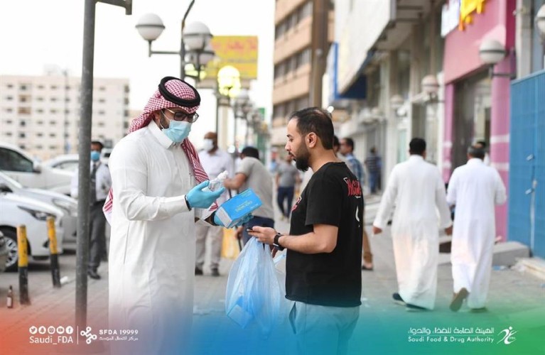 توجيه من “الغذاء والدواء” للمصانع بضرورة زيادة انتاج المعقمات والكمامات الطبية
