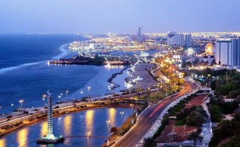 مواطن يتجول بـ”أسد” في أحد الطرق الرئيسية بجدة.. والأمن يطيح به