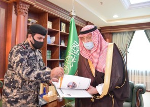 سمو أمير جازان يتسلم تقرير إنجازات ومهام قوة أمن المنشآت بالمنطقة.. سمو أمير جازان يتسلم تقرير إنجازات ومهام قوة أمن المنشآت بالمنطقة..