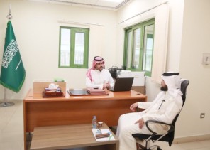 وفد من رعاية الأيتام بنجران يزور مدير فرع التأمينات الاجتماعية بالمنطقة وإهدائه التقرير السنوي للعام المنصرم وفد من رعاية الأيتام بنجران يزور مدير فرع التأمينات الاجتماعية بالمنطقة وإهدائه التقرير السنوي للعام المنصرم