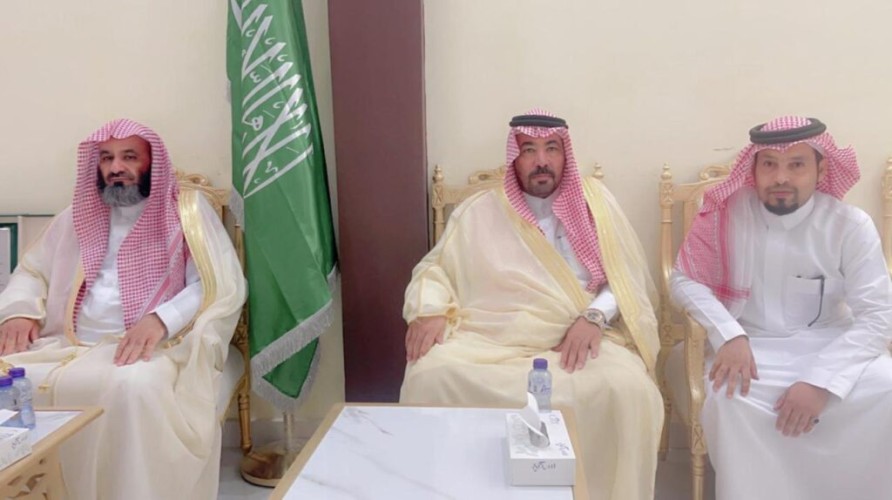 «بحفاوة الكبار وضيافة الأبناء».. رئيس مركز فيضة أثقب يستقبل رجل الأعمال «عايض بن فلاح بن رقيب المظيبري» والوفد المرافق له