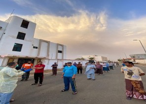 مستشفى ظلم يتصدى لـ”كورونا” بالكشف المبكر في مقرات سكن العمالة والتوعية مستشفى ظلم يتصدى لـ”كورونا” بالكشف المبكر في مقرات سكن العمالة والتوعية
