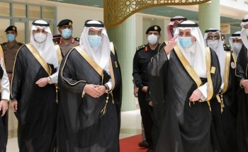 أمير تبوك ينقل تحيات خادم الحرمين وولي العهد لخريجي وخريجات الدفعة الرابعة عشر من جامعة تبوك أمير تبوك ينقل تحيات خادم الحرمين وولي العهد لخريجي وخريجات الدفعة الرابعة عشر من جامعة تبوك