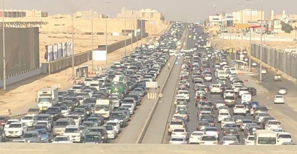 “المرور” يرد على إعلامي نشر صورة لزحام شديد بالرياض منتقداً الإخفاق في إدارة الحركة المرورية