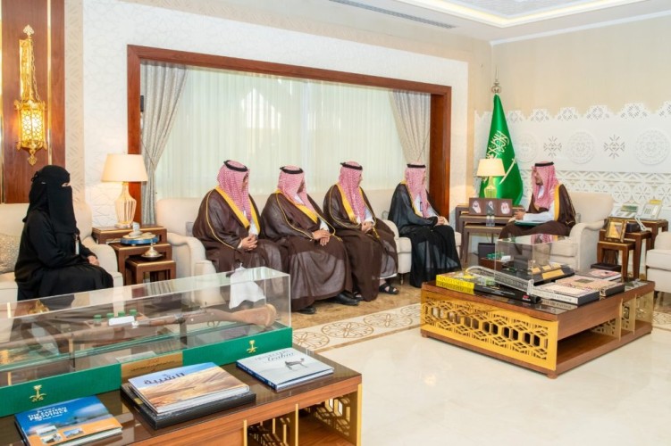 نائب أمير الشرقية يستقبل مدير عام تعليم المنطقة