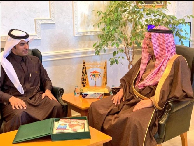 محافظ حفرالباطن يلتقي فريق حساب صوت الشرقية الإخباري