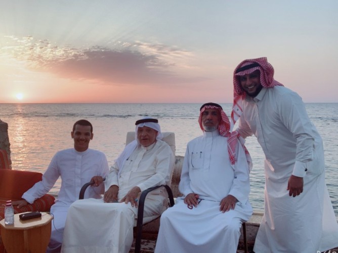 «الشيخ » محمد بن مبيريك الحربي” يستضيف « الشيخ قعيد بن قعبوب» “والإعلامي عبدالرحمن بن مرشد” ” على كورنيش رابغ