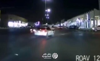بالفيديو: حادث تصادم بين مركبتين في تقاطع إشارة مرورية بالرياض بالفيديو: حادث تصادم بين مركبتين في تقاطع إشارة مرورية بالرياض
