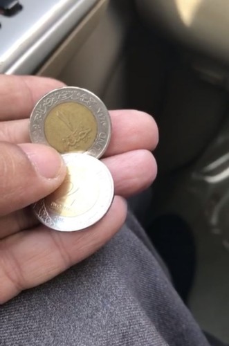 بالفيديو: مواطن يشتري أغراضه من محل بقالة في الخرمة .. وبعد أن دفع المبلغ واستلم الباقي كانت المفاجأة!