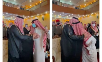 “أنت حفل لحالك” .. بالفيديو: سمو أمير منطقة حائل يهدي المذيع “سعيد القلادي” قلمه الخاص