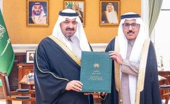 نائب أمير تبوك يتسلم التقرير السنوي لفرع وزارة الموارد البشرية بالمنطقة نائب أمير تبوك يتسلم التقرير السنوي لفرع وزارة الموارد البشرية بالمنطقة