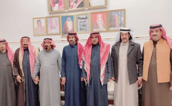 في زيارة جمعتهم على الود والصداقة والأخاء .. مرحب بن حسين بن شويلع يستضيف كوكبة من الأدباء والشعراء ورجل الأعمال في ديوانة الخاص بقرية العرادية