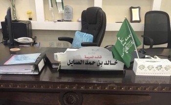 مدير “تعليم تبوك” ينشر صورة لمكتب قائد مدرسة “خاوياً” ويشيد بصاحبه.. تعرّف على السبب