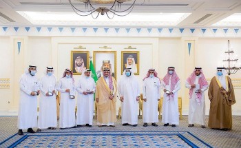 أمير القصيم يكرم 180 متميزا من الطلاب والطالبات