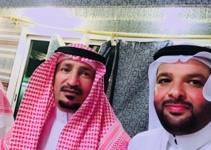 الشيخ “طلال بن غنيم” يقيم مأدبة عشاء على شرف الأعلامي البارز “غانم الويفي”