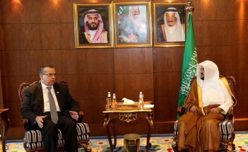 وزير الشؤون الإسلامية يستقبل السفير الفلسطيني