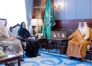 سمو محافظ الأحساء يستقبل رئيس الجمعية السعودية الخيرية لرعاية مرضى السرطان بالمنطقة الشرقية سمو محافظ الأحساء يستقبل رئيس الجمعية السعودية الخيرية لرعاية مرضى السرطان بالمنطقة الشرقية