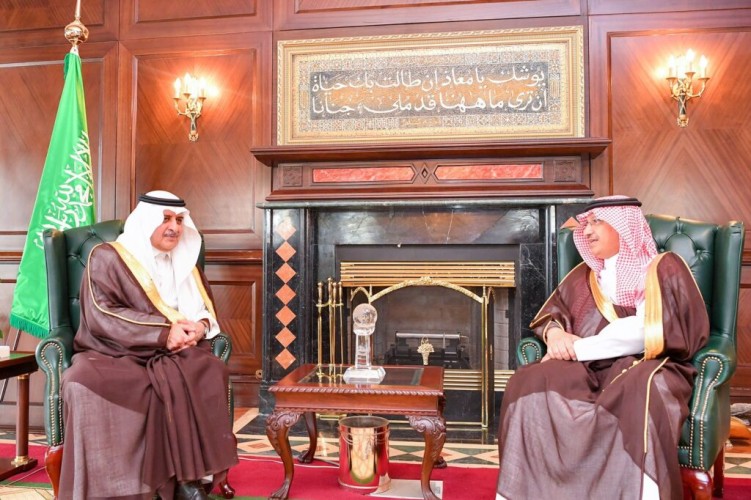 سمو أمير منطقة تبوك يستقبل وزير التعليم