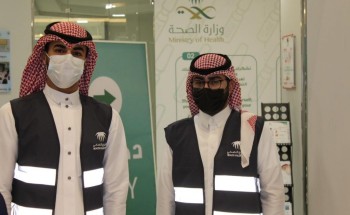 بالصور.. أبطال التطوع الصحي بالقريات في استقبال المراجعين