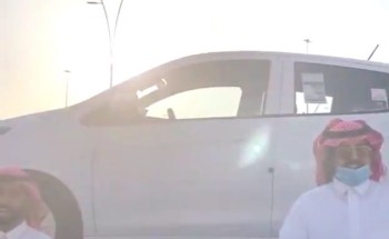 بعد سرقة سيكل توأم بريدة .. بالفيديو: المواطن “عبدالمجيد العويمري” يتبرع لهما بسيارة .. ودعم مادي لكافة بسطات بريدة بعد سرقة سيكل توأم بريدة .. بالفيديو: المواطن “عبدالمجيد العويمري” يتبرع لهما بسيارة .. ودعم مادي لكافة بسطات بريدة
