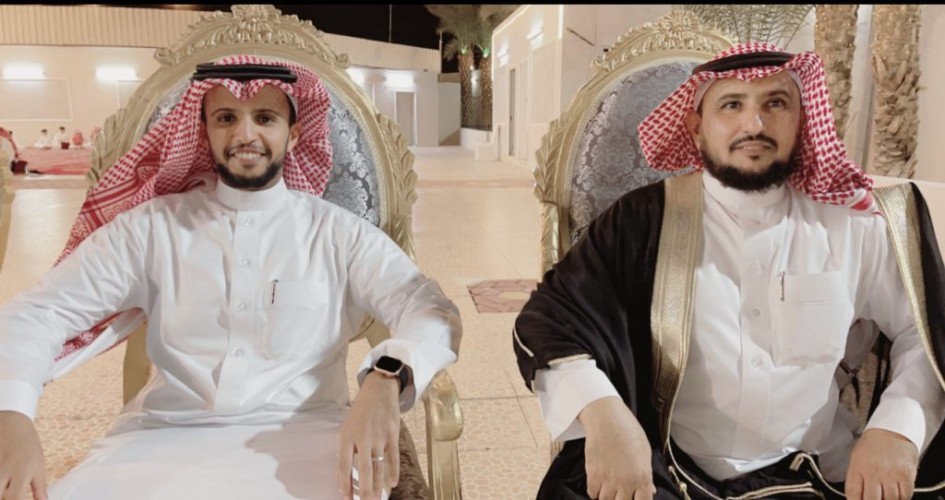حضرها الأهل والأصدقاء في قاعة الباسقات بالمدينة .. الأستاذ “متعب مطيع الرشيدي” يقيم مأدبة عشاء  بمناسبة تخرج نجله “ياسر” من جامعة اكسترا البريطانية