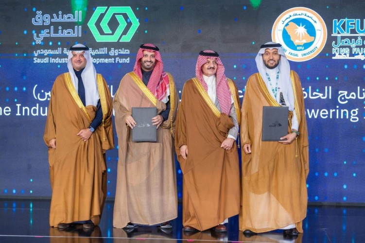 في دورته السابعة بعنوان “الأحساء.. اقتصاد مُستدام”.. أمير المنطقة الشرقية يفتتح منتدى الأحساء 2025