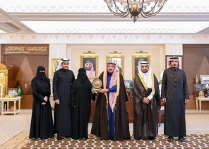 ‏أمير القصيم يكرّم الطالبة وداد الحربي بمناسبة حصولها على الماجستير رغم تحدي الإعاقة البصرية