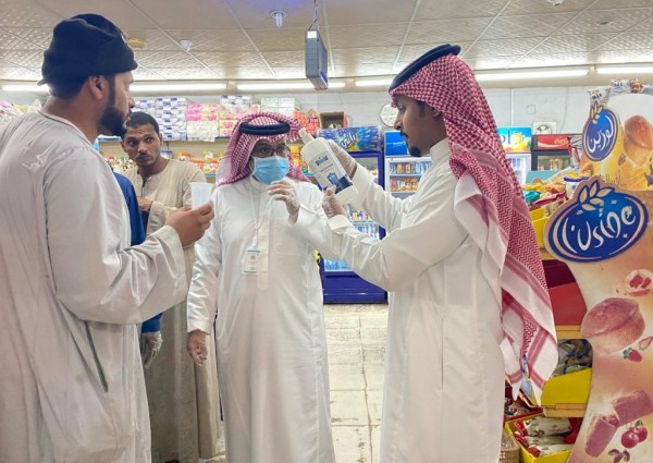 رئيس بلدية جوف بني هاجر يقوم بجولة ميدانية على المحلات التجارية للتأكد من الإجراءات الوقائية لمنع انتشار فيروس كورونا المستجد رئيس بلدية جوف بني هاجر يقوم بجولة ميدانية على المحلات التجارية للتأكد من الإجراءات الوقائية لمنع انتشار فيروس كورونا المستجد