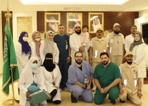 نجاح جراحة دقيقة لأذن طفلة ايرانية بتجمع مكة الصحي